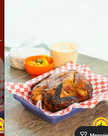 Pollo al carbón servido en bandeja